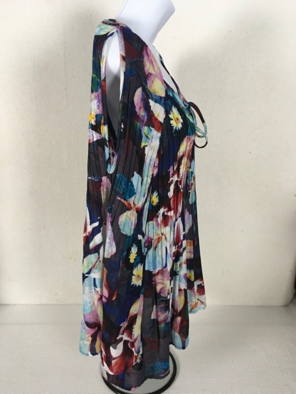 Spence Top Size L Black w Blue Pink Yellow Red Flowers Scoop Neck Cold Shoulders - Picture 2 of 13
